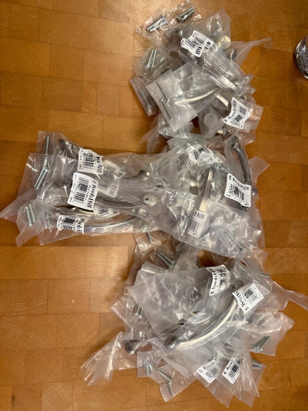 Lot of 35 NWT Knob Hill Satin Nickel Cabinet Pulls Model #PN0312V-SN-C